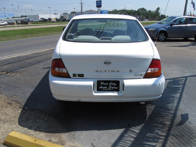 Nissan Altima 1999 photo 1