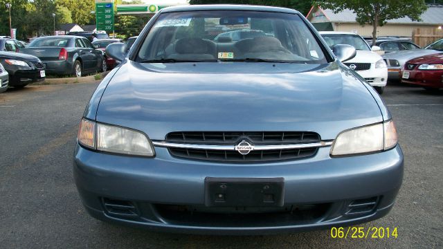 Nissan Altima 1999 photo 1