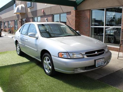 Nissan Altima 1999 photo 1