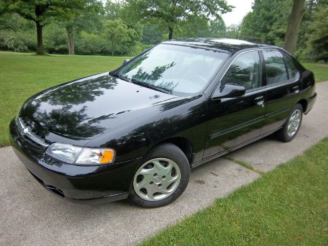 Nissan Altima 1999 photo 1