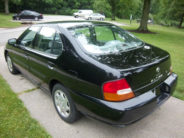 Nissan Altima 1999 photo 2