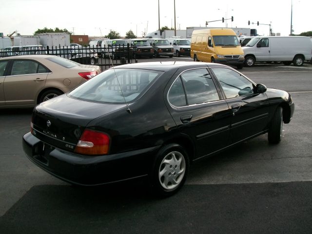 Nissan Altima 1999 photo 1