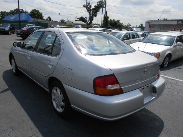 Nissan Altima 1999 photo 15