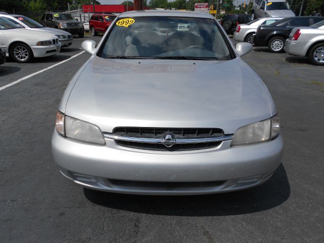 Nissan Altima 1999 photo 17