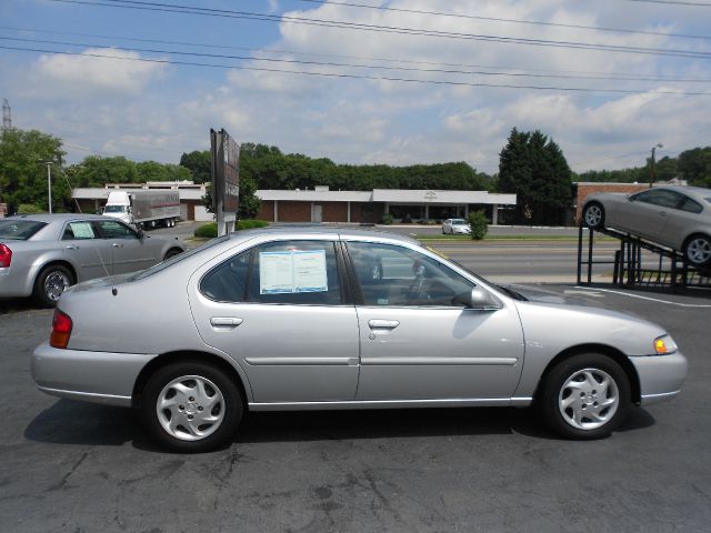 Nissan Altima 1999 photo 2