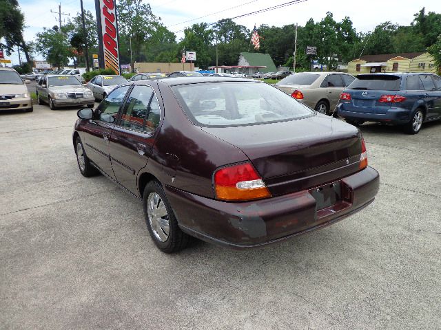Nissan Altima 1999 photo 2