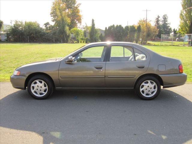 Nissan Altima 1999 photo 1