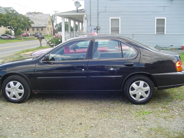 Nissan Altima 1999 photo 1