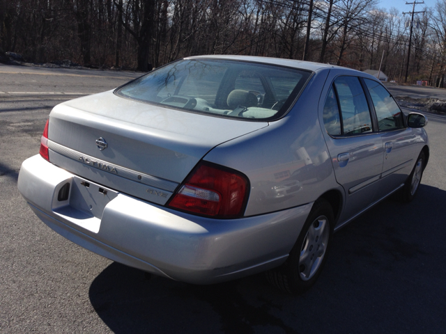 Nissan Altima 2000 photo 2