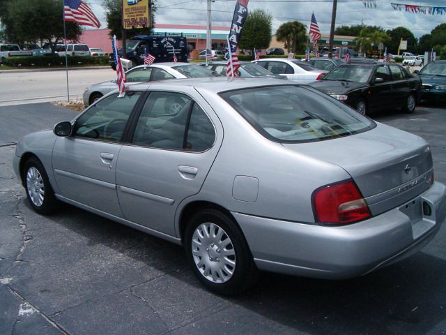 Nissan Altima 2000 photo 3