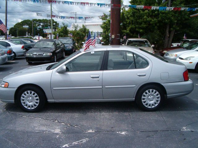 Nissan Altima 2000 photo 4