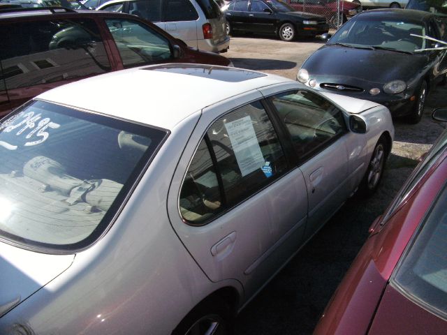 Nissan Altima 2000 photo 2