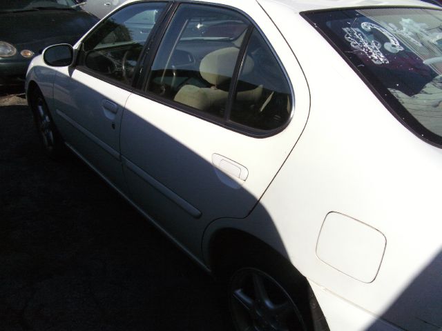 Nissan Altima 2000 photo 3
