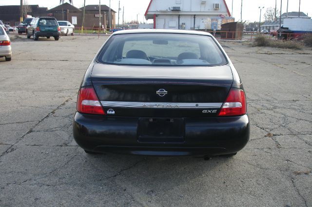 Nissan Altima 2000 photo 1