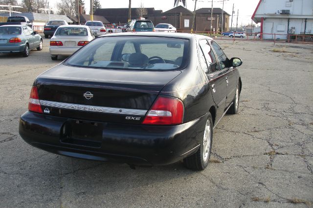 Nissan Altima 2000 photo 2