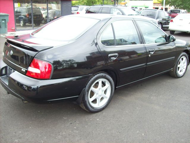 Nissan Altima 2000 photo 2