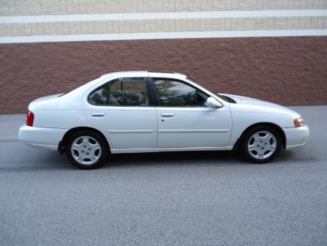Nissan Altima 2000 photo 4