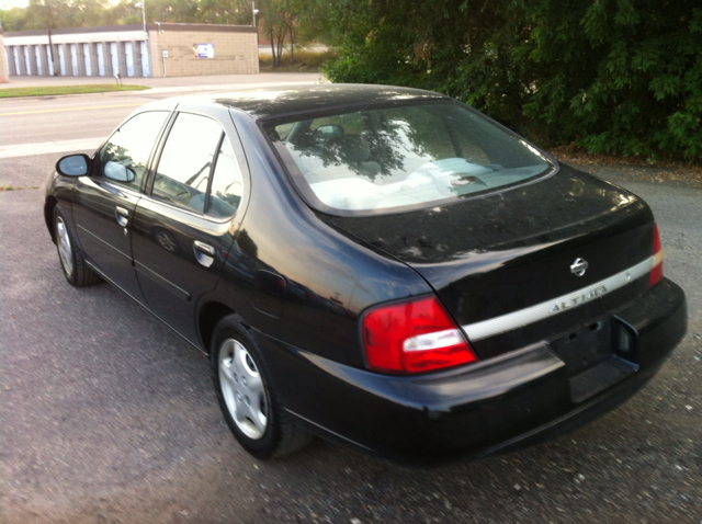 Nissan Altima 2000 photo 1