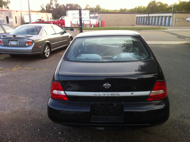 Nissan Altima 2000 photo 3