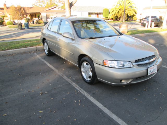 Nissan Altima 2000 photo 1