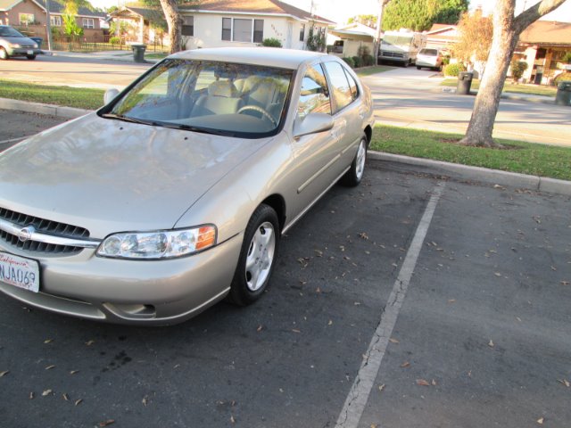 Nissan Altima 2000 photo 2