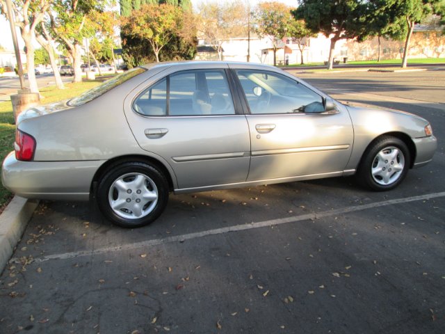 Nissan Altima 2000 photo 3