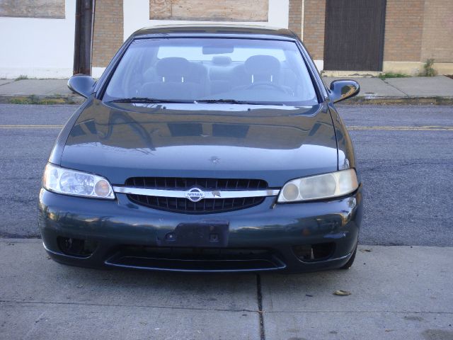 Nissan Altima 2000 photo 2