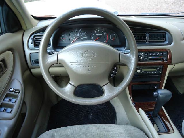 Nissan Altima 2000 photo 4