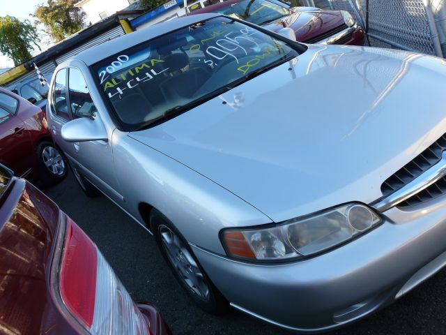 Nissan Altima 2000 photo 3