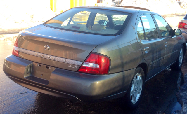 Nissan Altima 3.0 Quattro Sedan