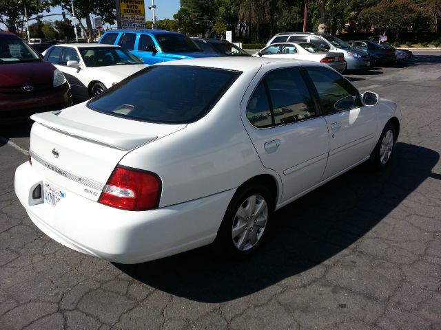 Nissan Altima 2000 photo 1