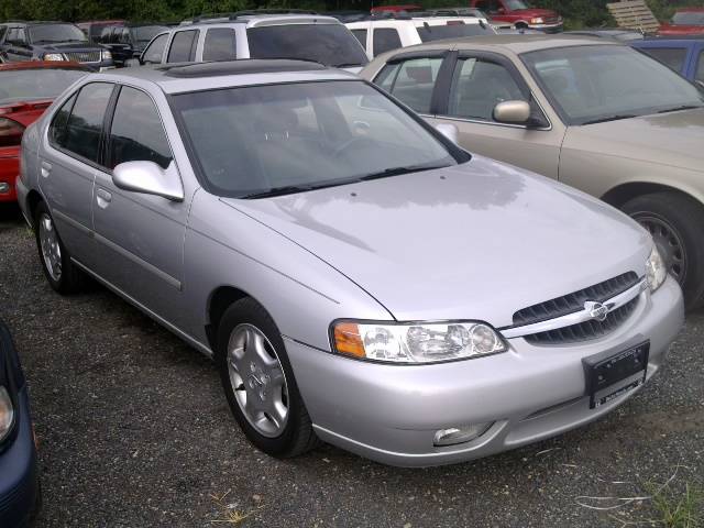 Nissan Altima 3.0 Quattro Sedan