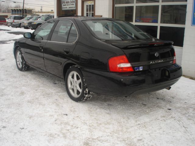 Nissan Altima 2001 photo 2