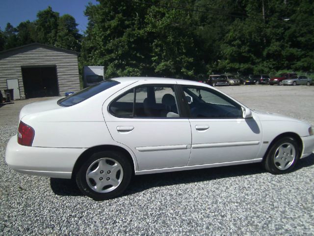 Nissan Altima 2001 photo 2