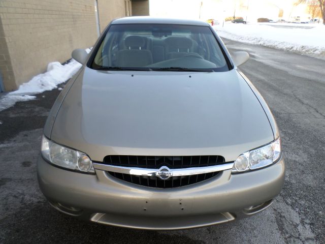 Nissan Altima 2001 photo 1