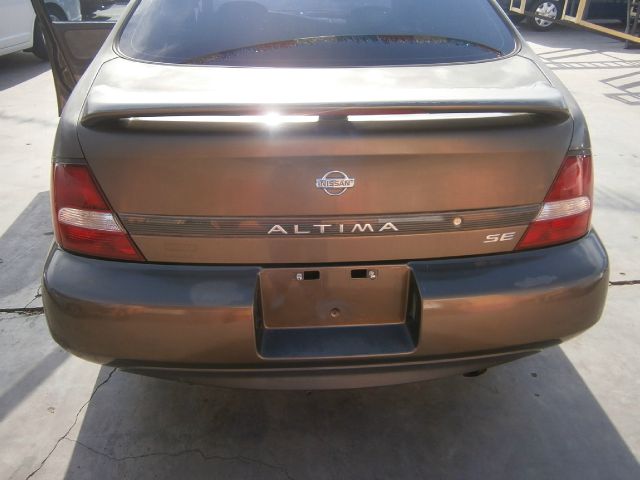Nissan Altima SE Sedan