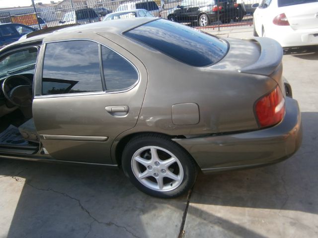 Nissan Altima 2001 photo 1