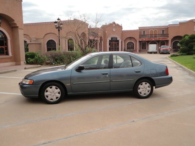 Nissan Altima 2001 photo 1