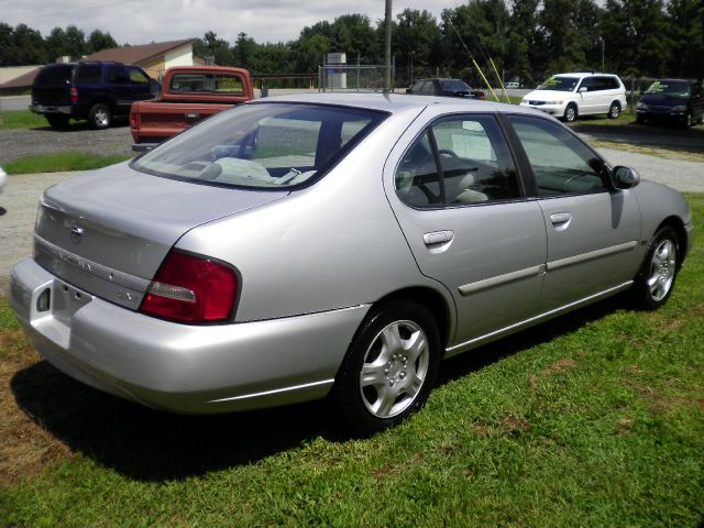 Nissan Altima 2001 photo 1