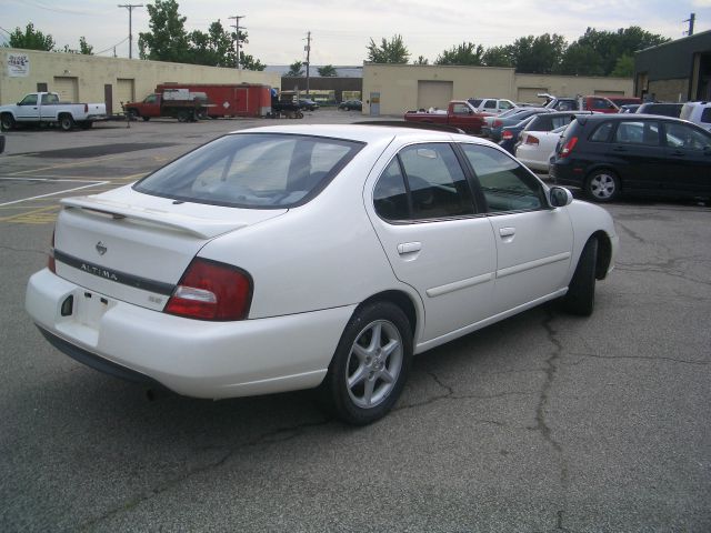 Nissan Altima 2001 photo 1