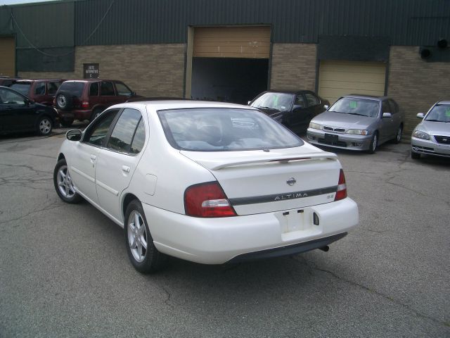 Nissan Altima 2001 photo 4
