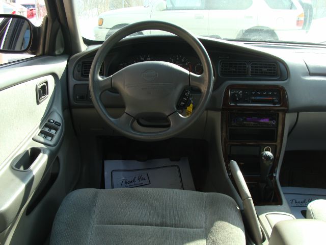 Nissan Altima 2001 photo 1