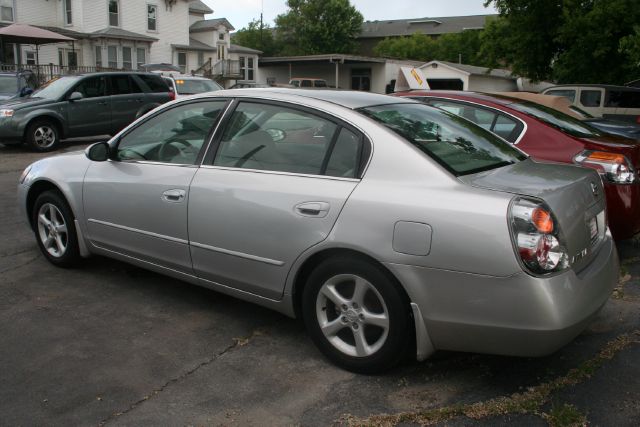 Nissan Altima Pickupslt Quad Cab SWB 4WD 4x4 Truck Sedan