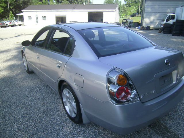 Nissan Altima Pickupslt Quad Cab SWB 4WD 4x4 Truck Sedan