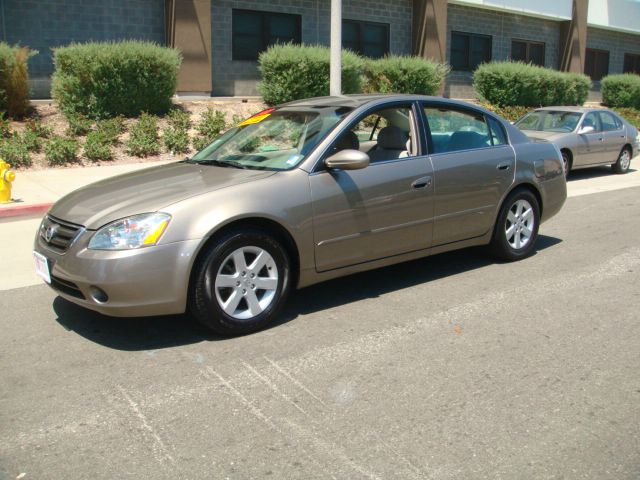 Nissan Altima Pickupslt Quad Cab SWB 4WD 4x4 Truck Sedan