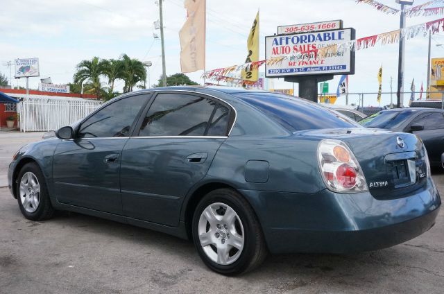 Nissan Altima Pickupslt Quad Cab SWB 4WD 4x4 Truck Sedan