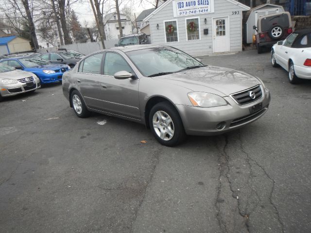Nissan Altima Pickupslt Quad Cab SWB 4WD 4x4 Truck Sedan