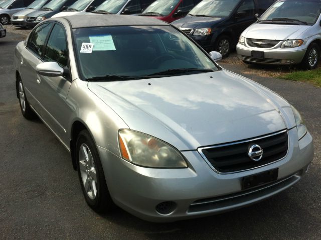 Nissan Altima Pickupslt Quad Cab SWB 4WD 4x4 Truck Sedan