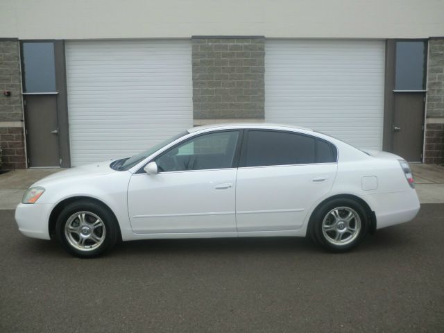 Nissan Altima Pickupslt Quad Cab SWB 4WD 4x4 Truck Sedan