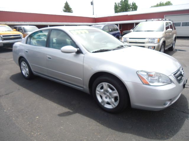 Nissan Altima Pickupslt Quad Cab SWB 4WD 4x4 Truck Sedan